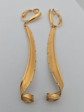 Vintage Napier Gold Tone Leaf Drop Earrings Textured Statement Dangles 3” Signed